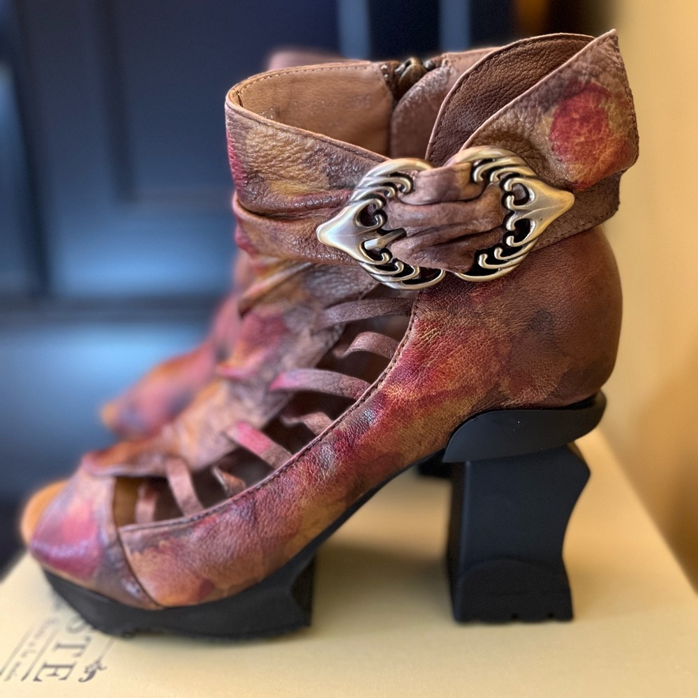 L'Artiste by Spring Step Nesgara shootie